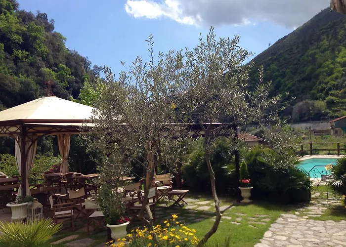 Le Macine Del Confluente Couette-café Badalucco